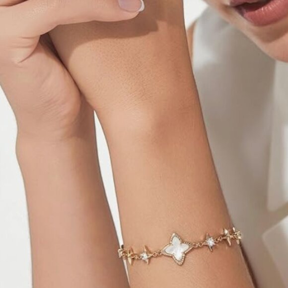 18k Gold Plated White Shell Cubic Zirconia - Picture 2 of 5